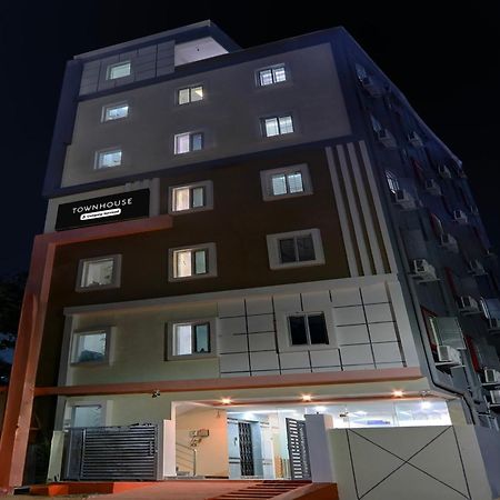 Super Townhouse Nanak Ram Guda Near Waverock Sez 하이데라바드 외부 사진