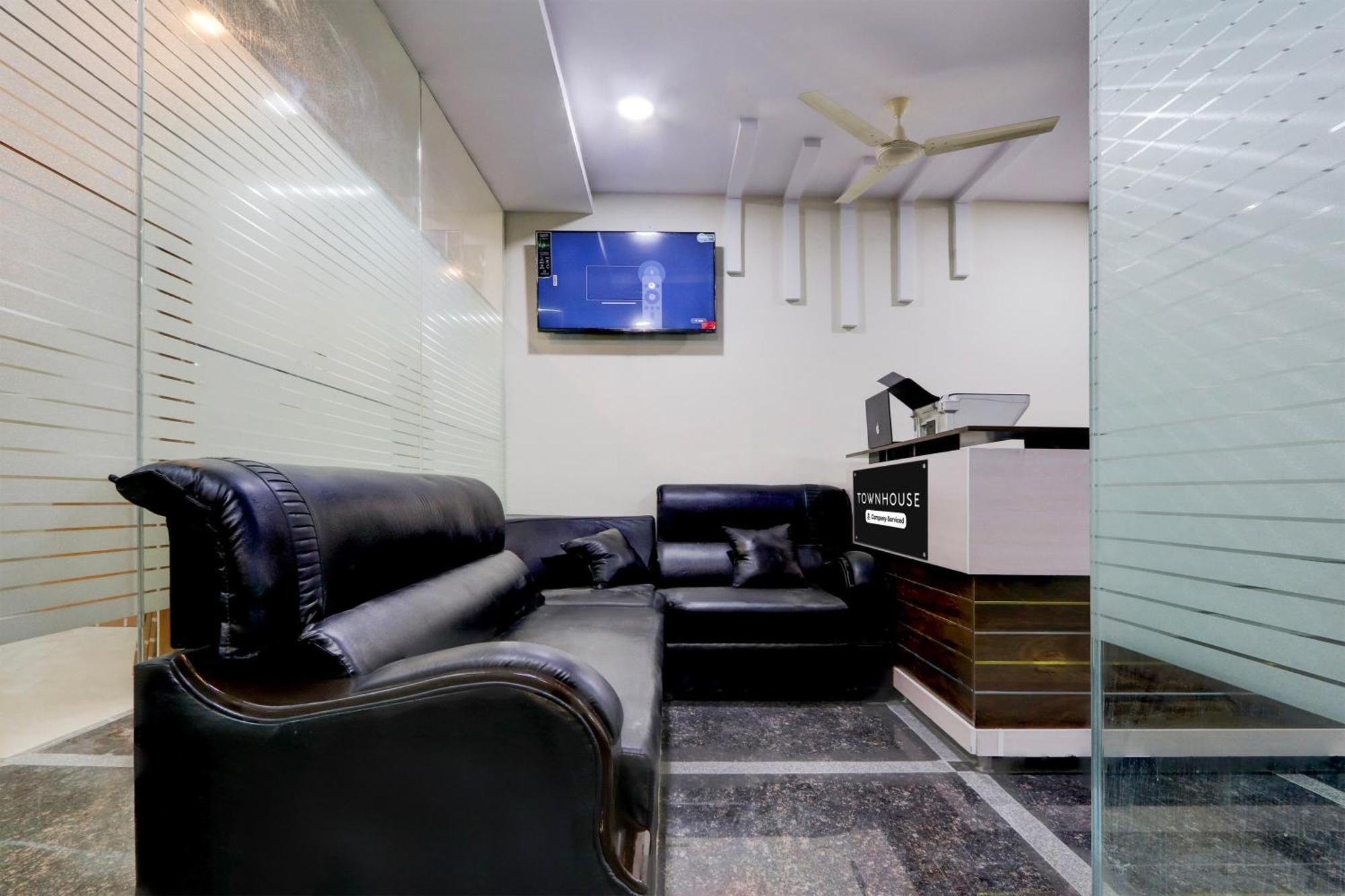 Super Townhouse Nanak Ram Guda Near Waverock Sez 하이데라바드 외부 사진