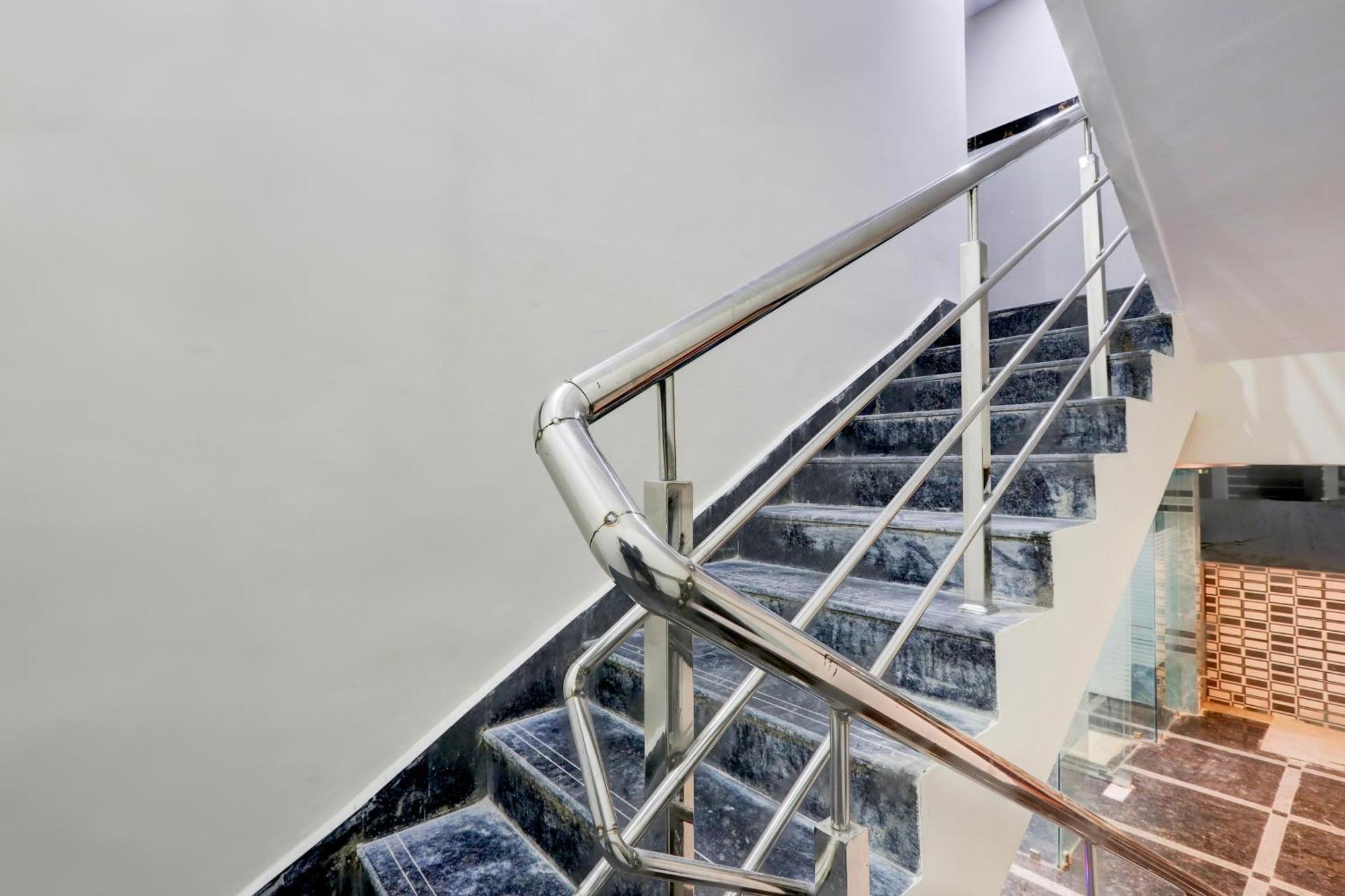 Super Townhouse Nanak Ram Guda Near Waverock Sez 하이데라바드 외부 사진